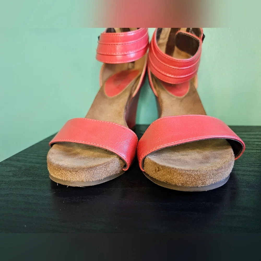 Toetos Pink Faux Leather Wedge Sandals Women's Size 8M